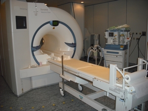 Magnet-Resonanz-Tomograph (MRT)
